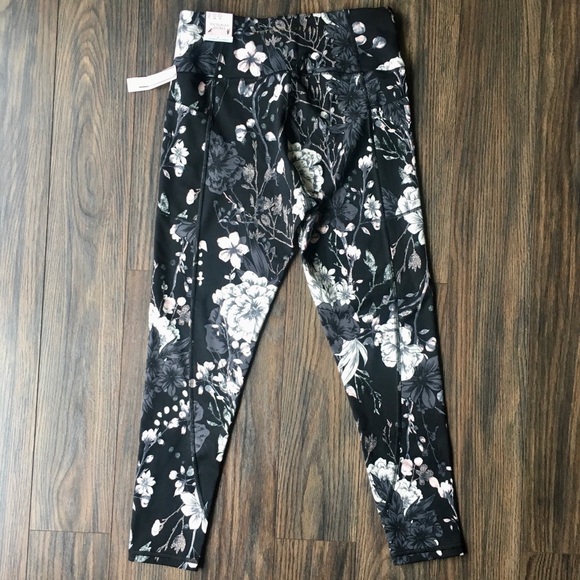 VS Incredible Essential Legging - Picture 4 of 6